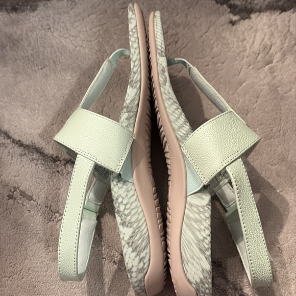 Vionic Sandals - Picture 5 of 12